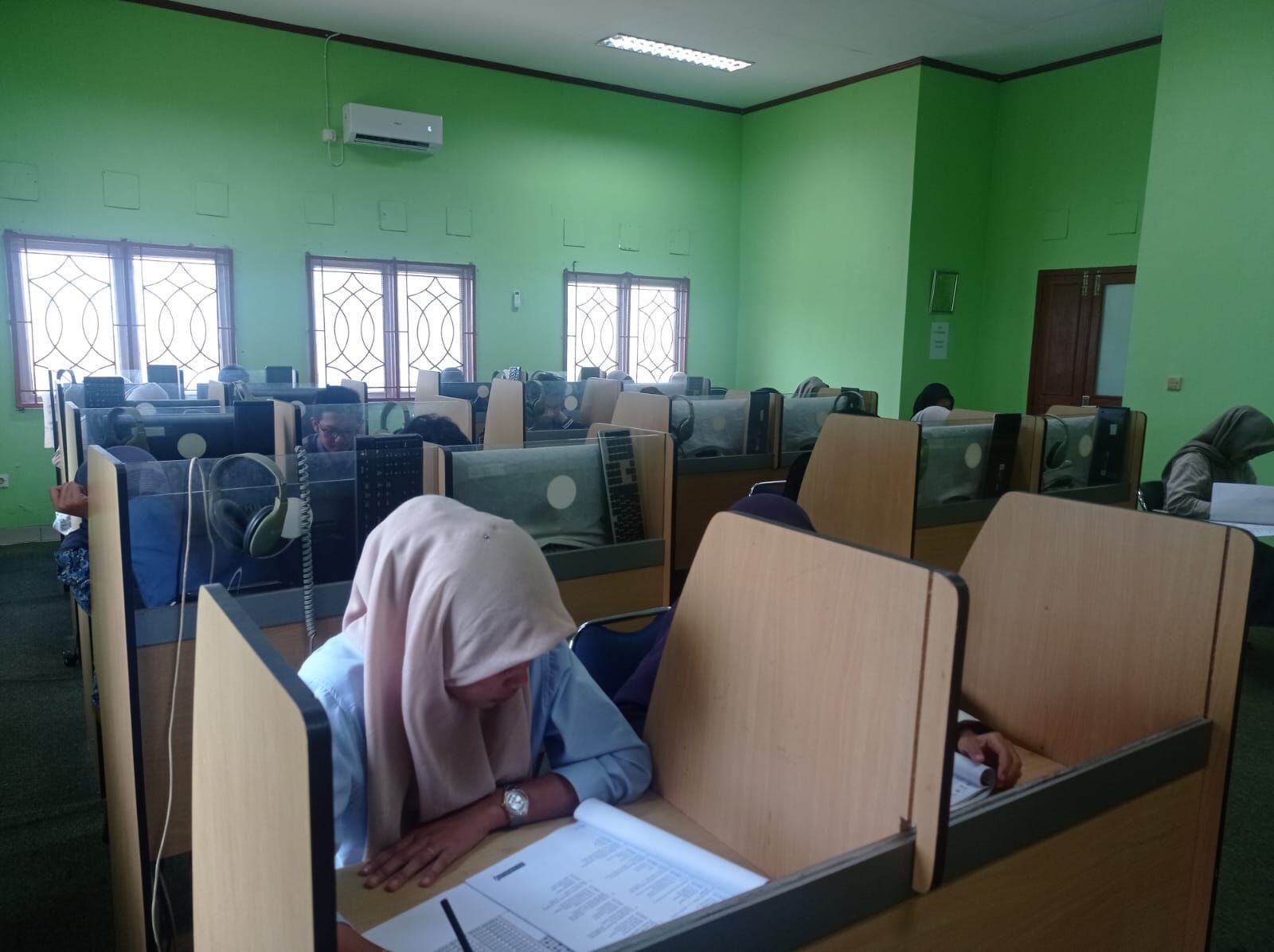 Awal Februari Tahun 2025 Di Laksanakan Ujian Kompetensi Bahasa Inggris Di Lab. UPT Bahasa IAIN SAS Babel