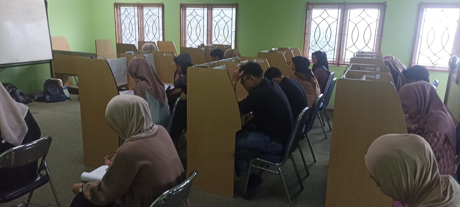 Pelaksanaan Ujian Kompetensi Bahasa Inggris di Minggu Ke Tiga dan Empat Mei 2025
