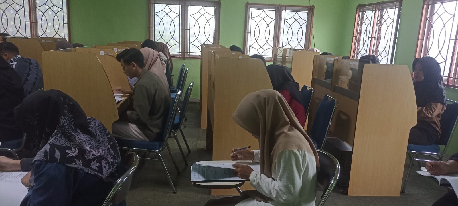 Semangat Peserta Dalam Mengikuti Uji Kompetensi Bahasa Inggris di Awal Juli Tahun 2024