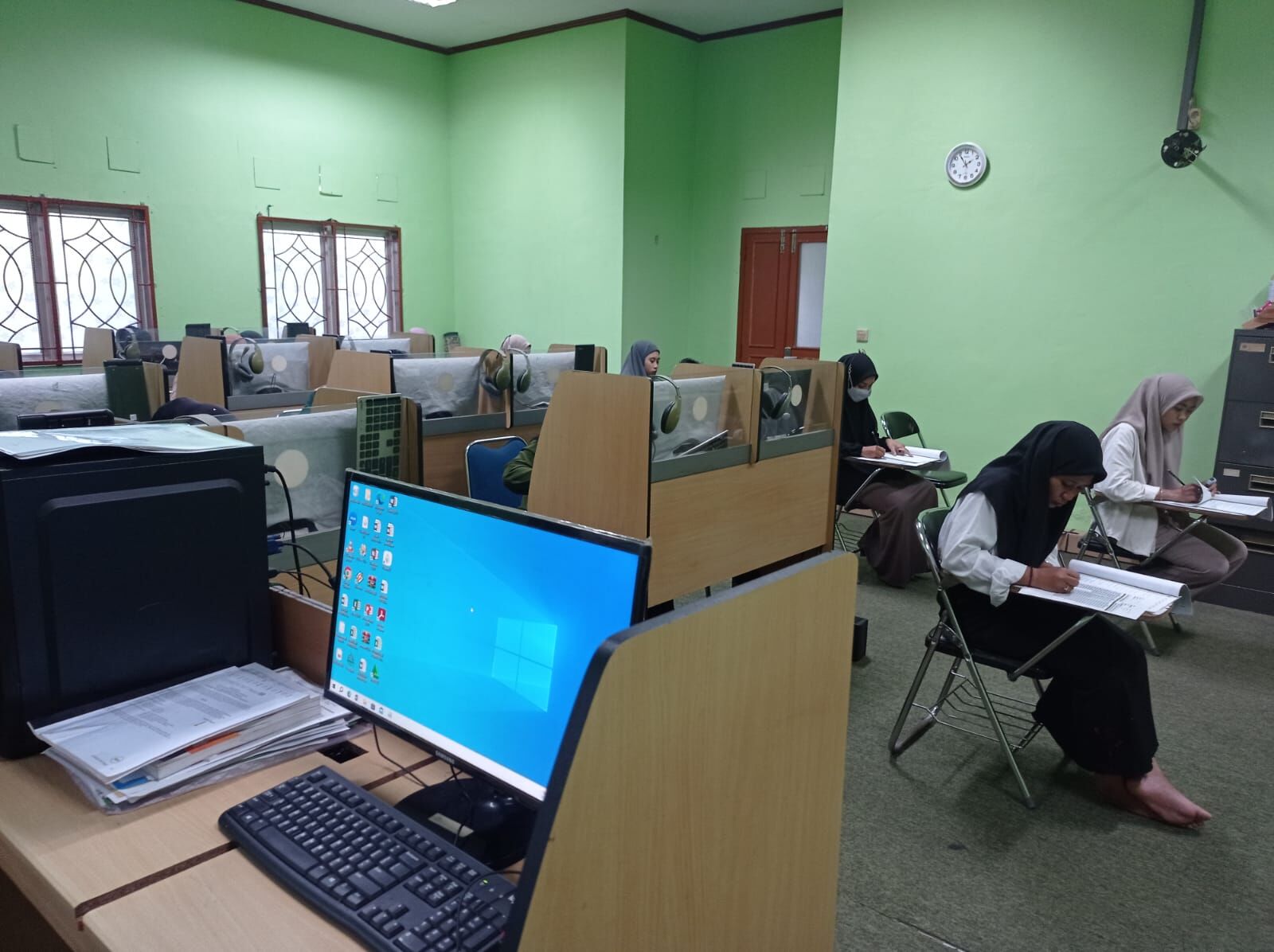 Semangat Peserta Mengikuti Uji Kompetensi Bahasa Inggris di UPT Bahasa