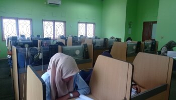 Awal Februari Tahun 2025 Di Laksanakan Ujian Kompetensi Bahasa Inggris Di Lab. UPT Bahasa IAIN SAS Babel
