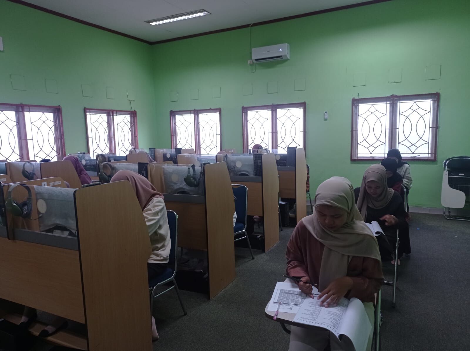 Ujian Kompetensi Bahasa Inggris Pada Awal Januari Tahun 2025 di UPT Bahasa