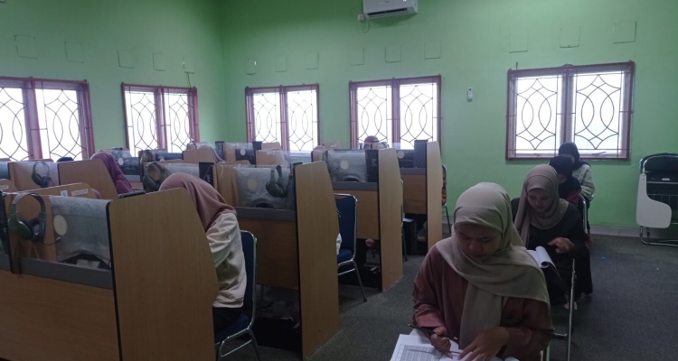 Ujian Kompetensi Bahasa Inggris Pada Awal Januari Tahun 2025 di UPT Bahasa
